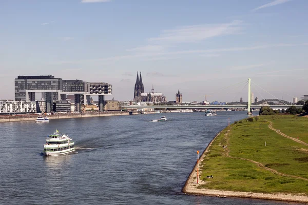 Floden Rhen i Köln, Tyskland — Stockfoto