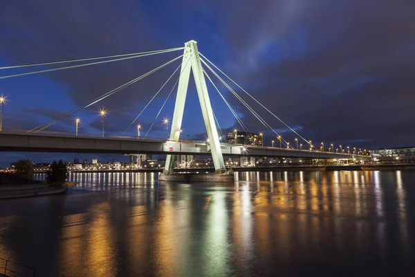 Severin överbryggar i Cologne, Tyskland — Stockfoto