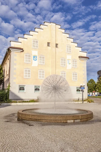 喷泉和老建筑在 Gunzburg，德国 — 图库照片