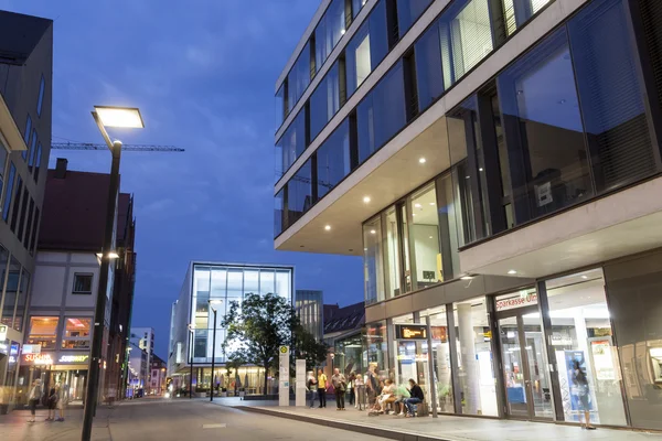 Straße in ulm nachts beleuchtet — Stockfoto