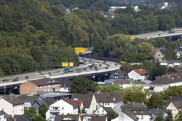 Autostrada cittadina a Siegen, Germania — Foto Stock