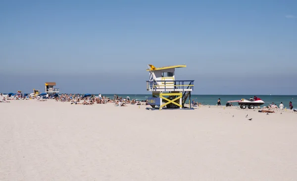 Ludzi, relaks przy południowej plaży w miami, florida, Stany Zjednoczone Ameryki — Zdjęcie stockowe