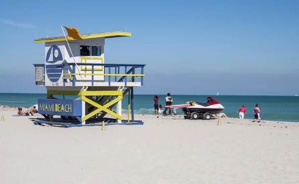 Miami Beach torre salvavidas de madera en estilo Art Déco, Florida, EE.UU. —  Fotos de Stock