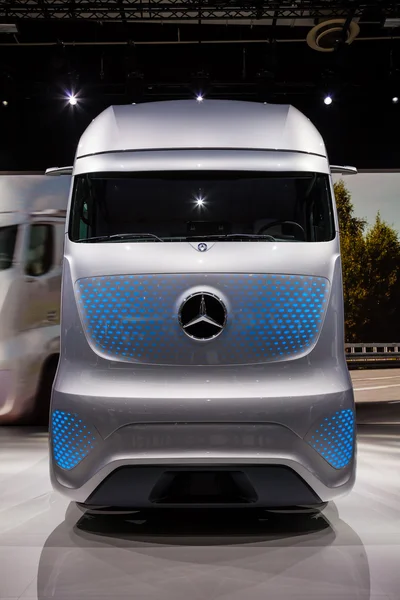 Mercedes benz framtida lastbil ft 2025 på de 65 iaa-nyttofordon 2014 i hannover, Tyskland — Stockfoto