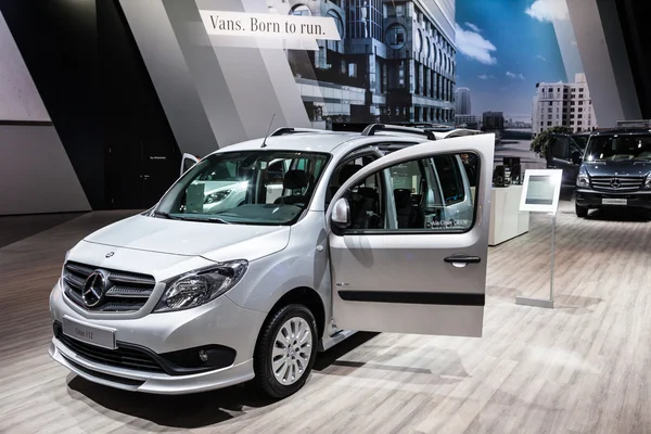 Mercedes benz citan 111 cdi op de 65e iaa bedrijfsvoertuigen 2014 in hannover, Duitsland — Stockfoto