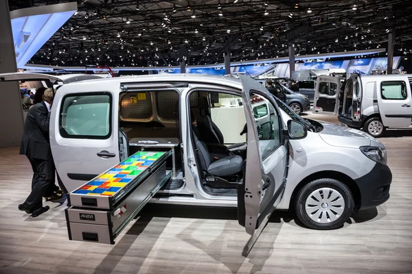 Mercedes benz citan 111 cdi auf der 65. iaa Nutzfahrzeuge 2014 in hannover — Stockfoto