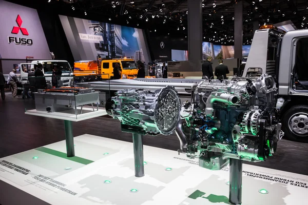 Mitsubishi Fuso Eco Hybrid Powertrain al 65esimo IAA Commercial Vehicles 2014 di Hannover, Germania — Foto Stock