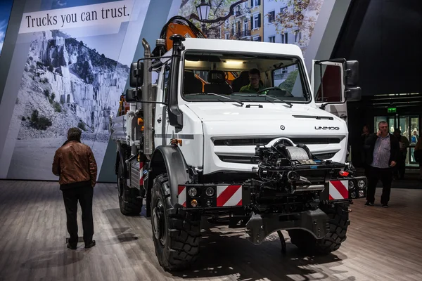 Mercedes benz unimog на 65 iaa вантажних автомобілів 2014 року в місті Гановер, Німеччина — стокове фото