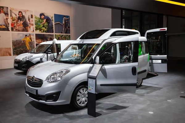 Opel Combo Trasporto su sedia a rotelle al 65esimo IAA Commercial Vehicles 2014 di Hannover, Germania — Foto Stock