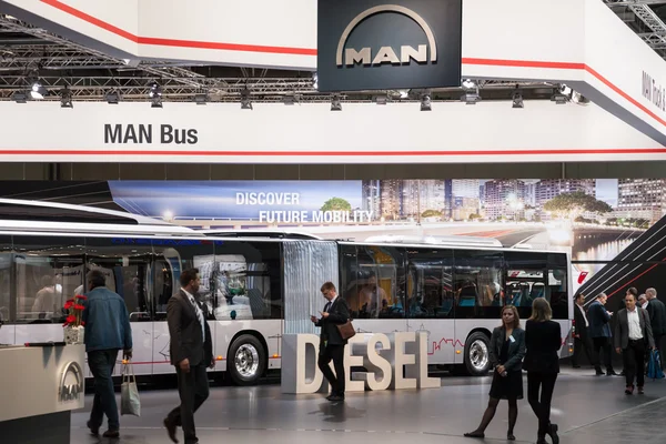 Man busz áll a 65. iaa haszongépjárművek 2014-re, hannover, Németország — Stock Fotó