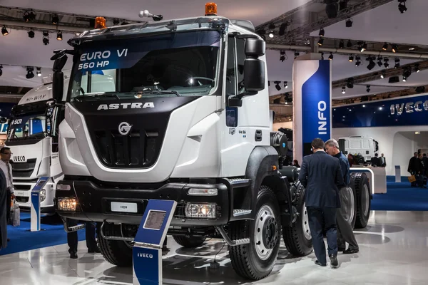 Новый грузовик ASTRA HD9 Euro 6 на 65-м IAA Commercial Vehicles 2014 в Ганновере, Германия — стоковое фото