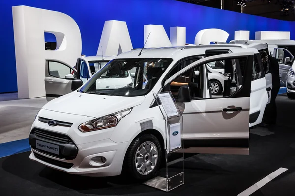 Ford transit connect van vid de 65 iaa nyttofordon rättvis 2014 i hannover, Tyskland — Stockfoto