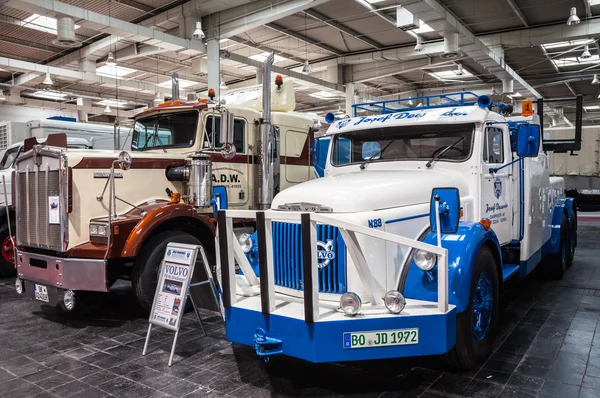 Camiones históricos Volvo y Kenworth en la 65ª Feria de Vehículos Comerciales de la IAA 2014 en Hannover, Alemania — Foto de Stock