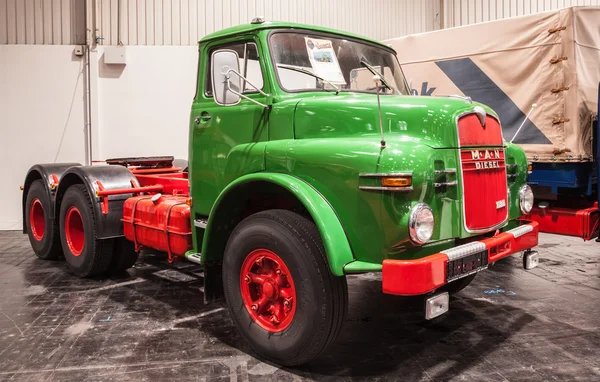 हॅनोव्हर, जर्मनी मध्ये 65 व्या आयएए व्यावसायिक वाहने फेअर 2014 येथे 1968 पासून ऐतिहासिक मॅन डिझेल ट्रक 15215 — स्टॉक फोटो, इमेज