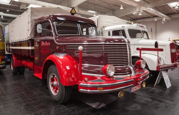 Histórico camión KRUPP TITAN SWL 80 de 1952 en la 65ª Feria de Vehículos Comerciales IAA 2014 en Hannover, Alemania — Foto de Stock