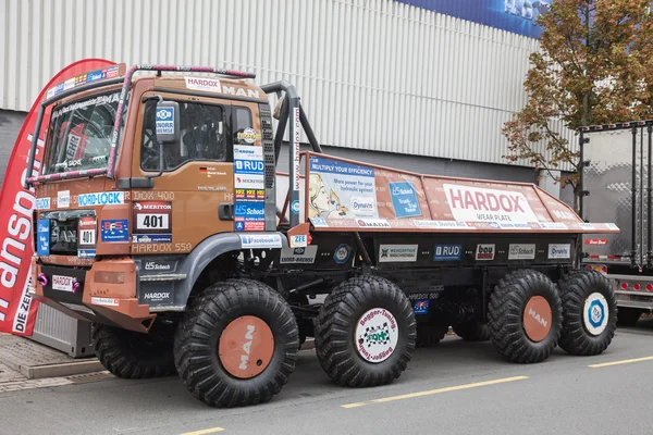 Раллийный грузовик MAN TGS на 65-й ярмарке коммерческих автомобилей IAA 2014 в Ганновере, Германия — стоковое фото