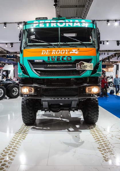 Camión de carreras IVECO Dakar en la 65ª Feria de Vehículos Comerciales IAA 2014 en Hannover, Alemania —  Fotos de Stock