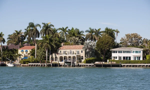 Luxus-Häuser am Wasser auf Star Island in miami, florida, usa — Stockfoto