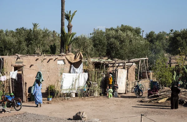 Marakeş, Fas - Kasım 21: Ev dışında Marrakesh Fas bir aile. 21 Kasım 2008 Marrakesh, Morocco — Stok fotoğraf