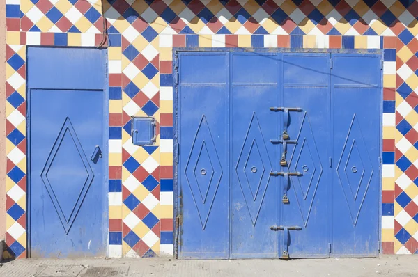 Kleurrijke poort in Marrakesh, Morocco — Stockfoto