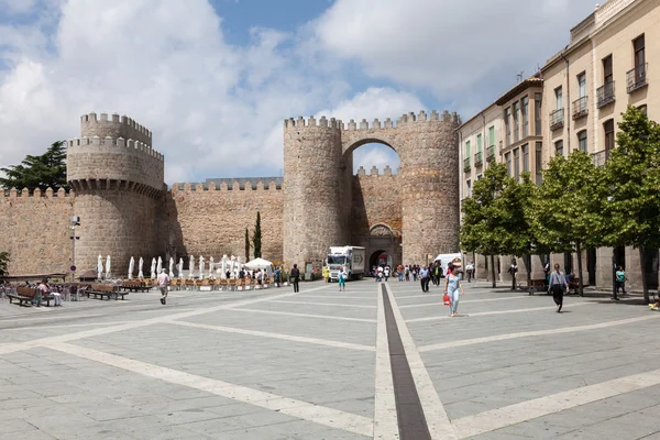 Plaza de Santa Teresa και πύλη Αλκαζάρ στην Avila, Καστίλης και Λεόν, Ισπανία — Φωτογραφία Αρχείου