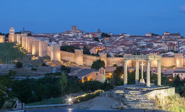 Pohled na středověké město Avila, Kastilie a León, Španělsko — Stock fotografie