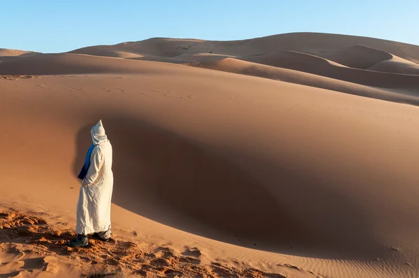 Beduinos en el desierto del sahara. Marruecos, África — Foto de Stock