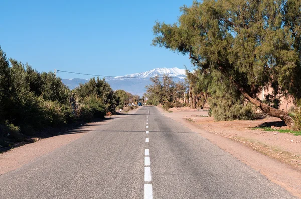 Route vers les montagnes de l'Atlas au Maroc, Afrique — Photo