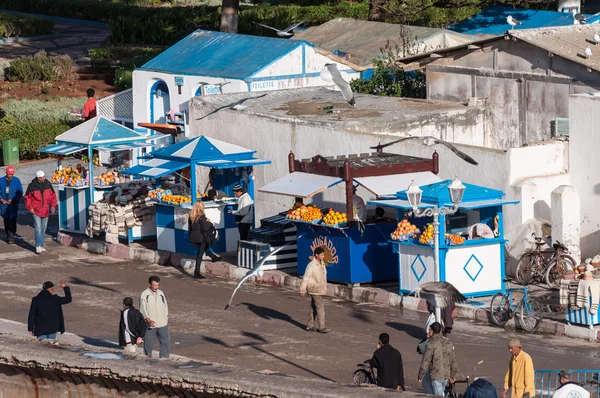 Portakal suyu satıcıları Essaouira, Fas, Afrika Promenade — Stok fotoğraf