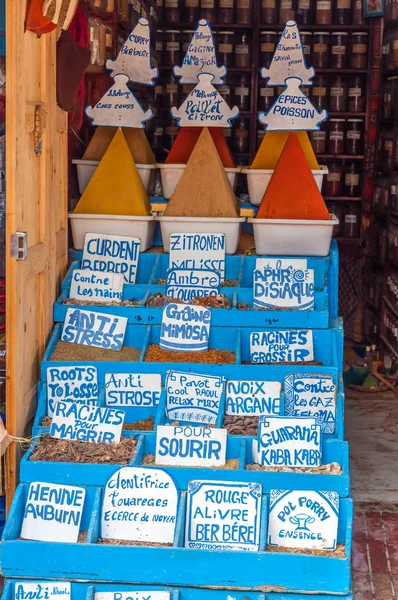 Épices orientales à vendre dans la médina d'Essaouira, Maroc, Afrique , — Photo