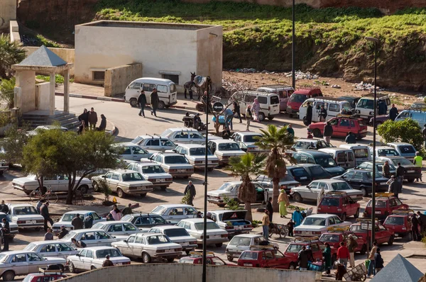 FEZ, MOROCCO - DEC 3:  View over the grand taxi station in Fez. December 3, 2008 in Fez, Morocco, Africa — Stock Photo, Image