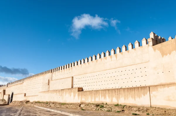 Ancienne muraille fortifiée dans la ville de Fès, Maroc, Afrique — Photo