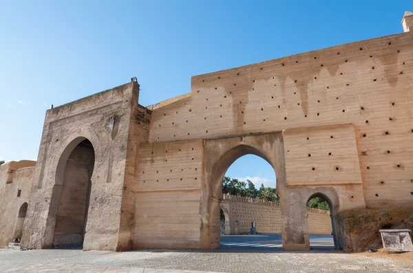 Древняя городская стена в Медине Фес, Марокко, Африка — стоковое фото