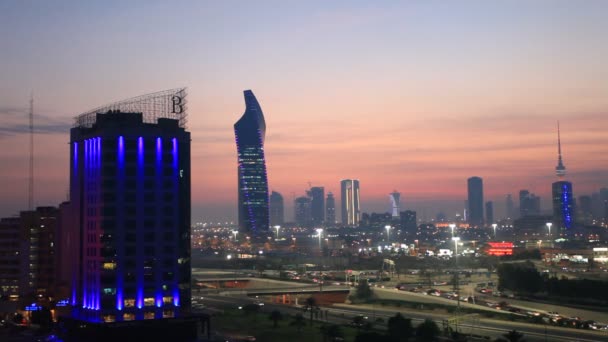 Kuwait City i skymningen — Stockvideo