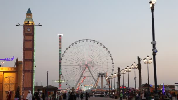 Dubai Global Village à noite — Vídeo de Stock