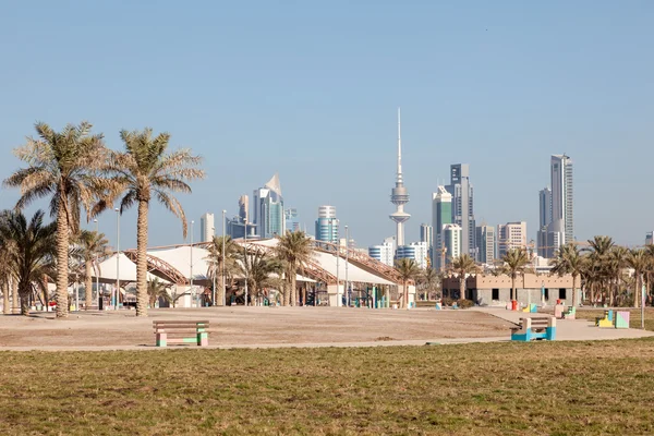Cidade do Kuwait skyline, Oriente Médio — Fotografia de Stock