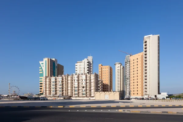 Immeubles résidentiels dans la ville de Koweït, Moyen-Orient — Photo