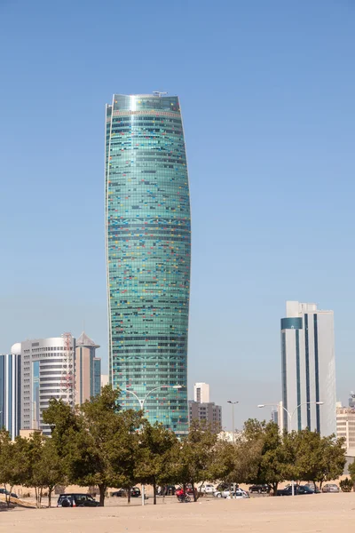 A torre KIPCO de 240 metros de altura na cidade do Kuwait. 8 de dezembro de 2014 no Kuwait, Oriente Médio — Fotografia de Stock