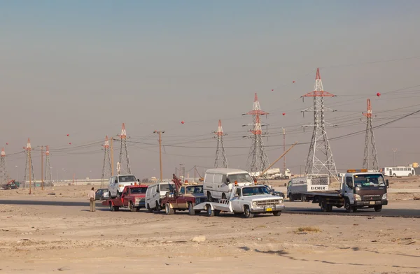 Vieux camions de démolition américains GMC encore en service au Koweït. 9 décembre 2014 à Koweït, Moyen-Orient — Photo