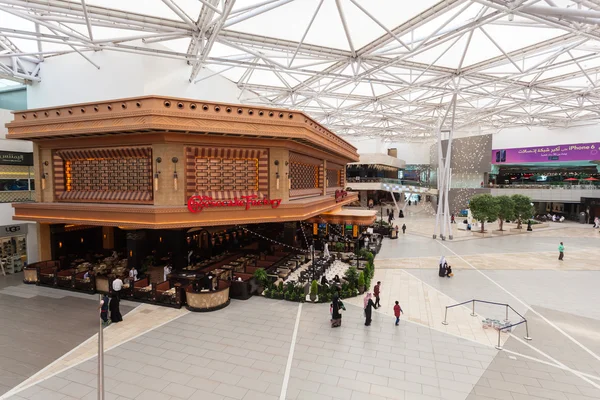 Interior of The Avenues Mall in Kuwait. December 10, 2014 in Kuwait City, Middle East — Stock Photo, Image