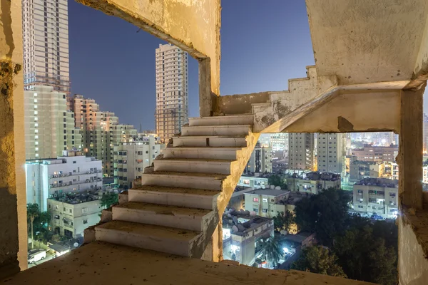 Staircase of an old dilapidated building in Kuwait City — Stock Photo, Image