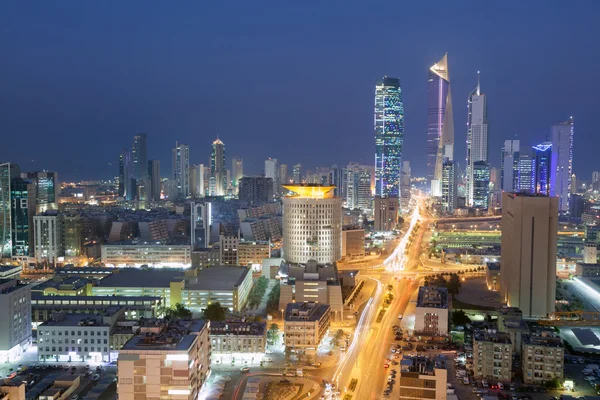 Vista da Cidade do Kuwait à noite, Oriente Médio — Fotografia de Stock