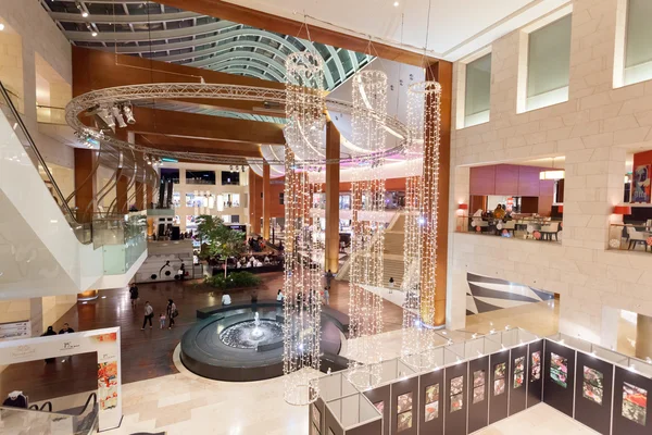 Innenraum des 360 Mall in al Zahra, Kuwait. 360 ist das drittgrößte Einkaufszentrum in Kuwait. 10. Dezember 2014 in Kuwait, Naher Osten — Stockfoto