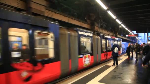 Wuppertal városban üzemelő egysínű vasút — Stock videók
