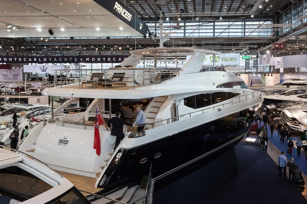 Boot Düsseldorf 2015 - världens största yachting och vatten sport utställning. 25 januari 2015 i Duesseldorf, Tyskland — Stockfoto