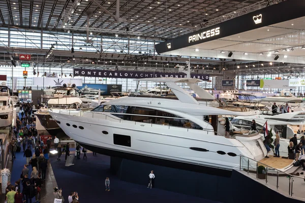 Boot Duesseldorf 2015 - the worlds biggest yachting and water sports exhibition. January 25, 2015 in Duesseldorf, Germany — Stock Photo, Image