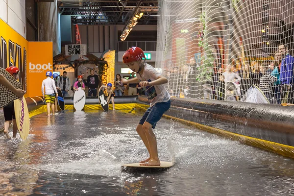 Boot Duesseldorf 2015 - the worlds biggest yachting and water sports exhibition. January 25, 2015 in Duesseldorf, Germany. Indoor Skimboarding in the exhibition hall. — Stock Photo, Image