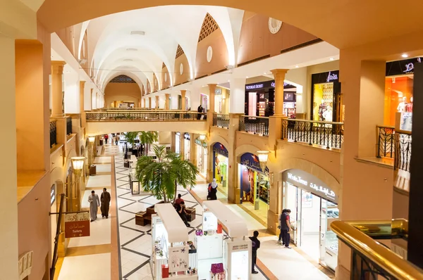 KUWAIT - DEZEMBRO 8: Interior do Centro Comercial Al Kout em Fahaheel, Kuwait. 8 de dezembro de 2014 no Kuwait, Oriente Médio — Fotografia de Stock