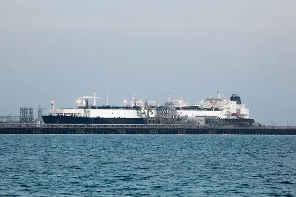 中東クウェート港にタンカー船 — ストック写真