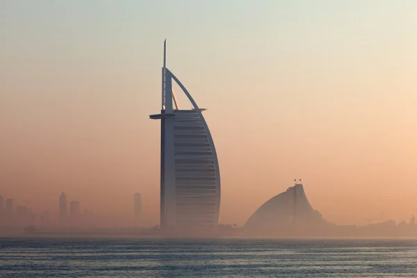 Озил, UAE - DEC 13: Luxury Hotel Burj Al Arab в Дубае. 13 декабря 2014 года в Дубае, Объединенные Арабские Эмираты — стоковое фото